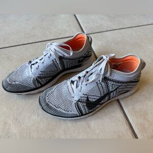 Nike Women's Free TR Flyknit Training Shoe- Size 6.5
